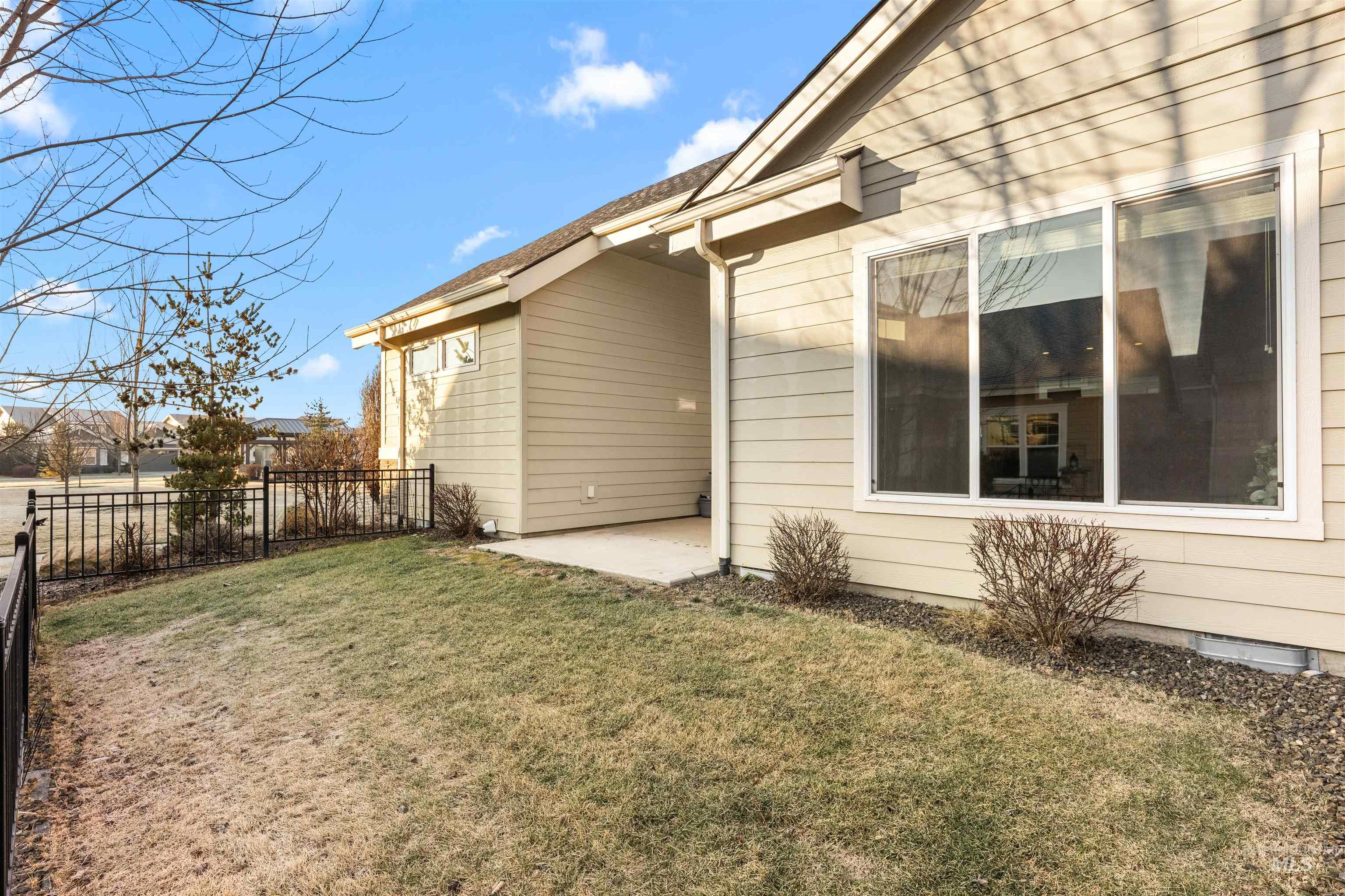 390 W Lockhart Ln., Meridian, Idaho 83646, 3 Bedrooms, 2 Bathrooms, Residential For Sale, Price $549,000,MLS 98972025