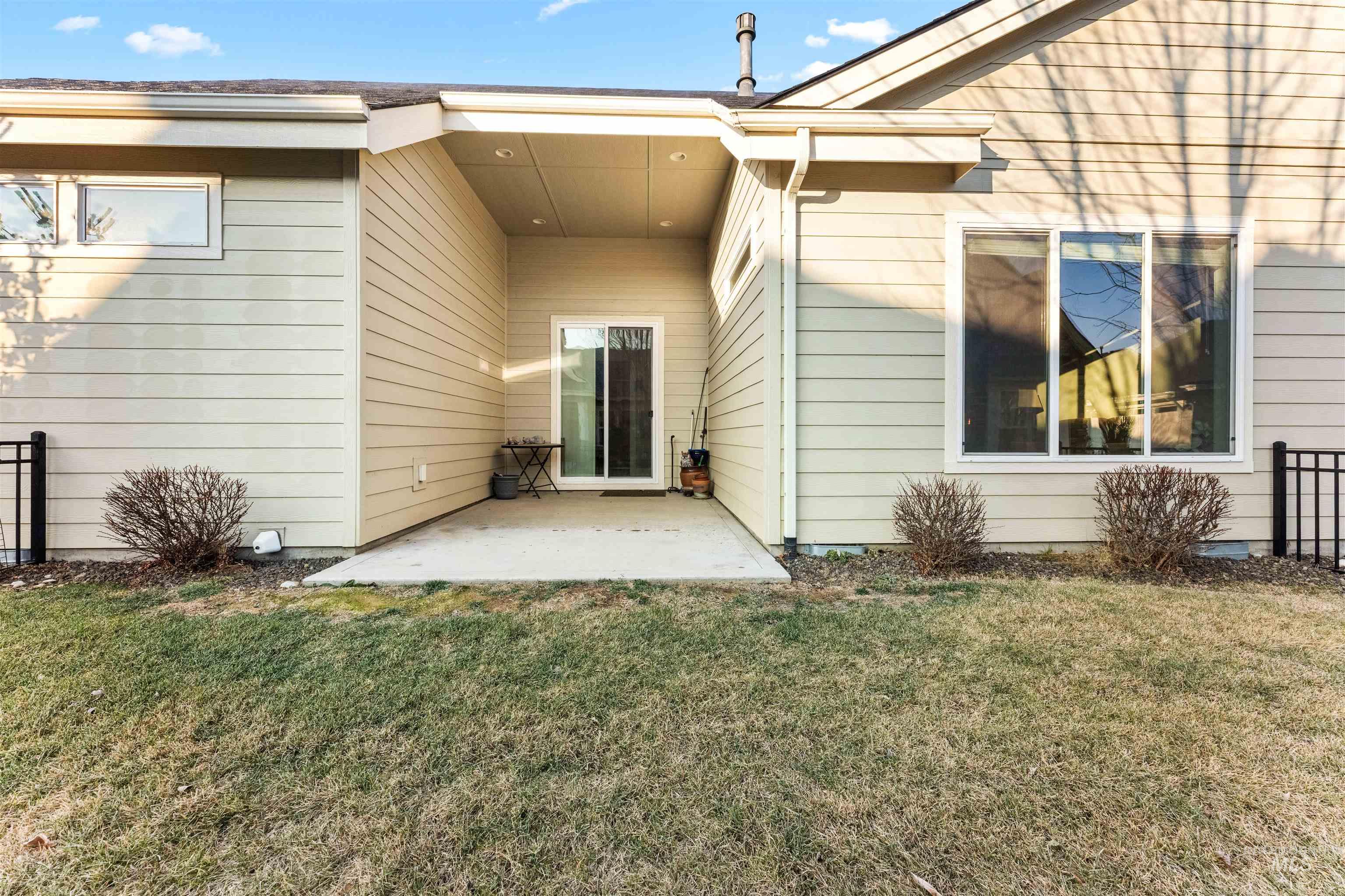 390 W Lockhart Ln., Meridian, Idaho 83646, 3 Bedrooms, 2 Bathrooms, Residential For Sale, Price $549,000,MLS 98972025