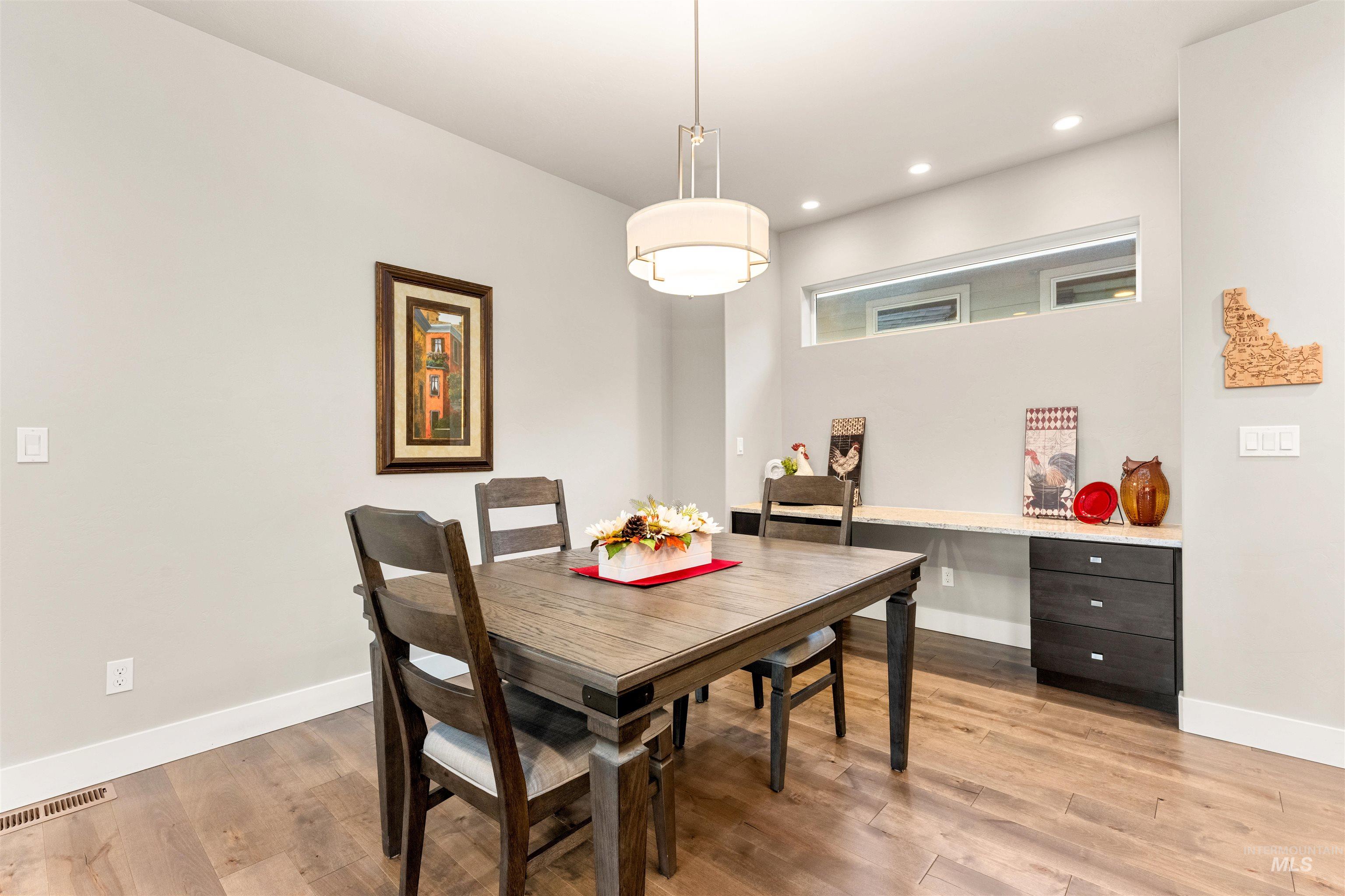 390 W Lockhart Ln., Meridian, Idaho 83646, 3 Bedrooms, 2 Bathrooms, Residential For Sale, Price $549,000,MLS 98972025