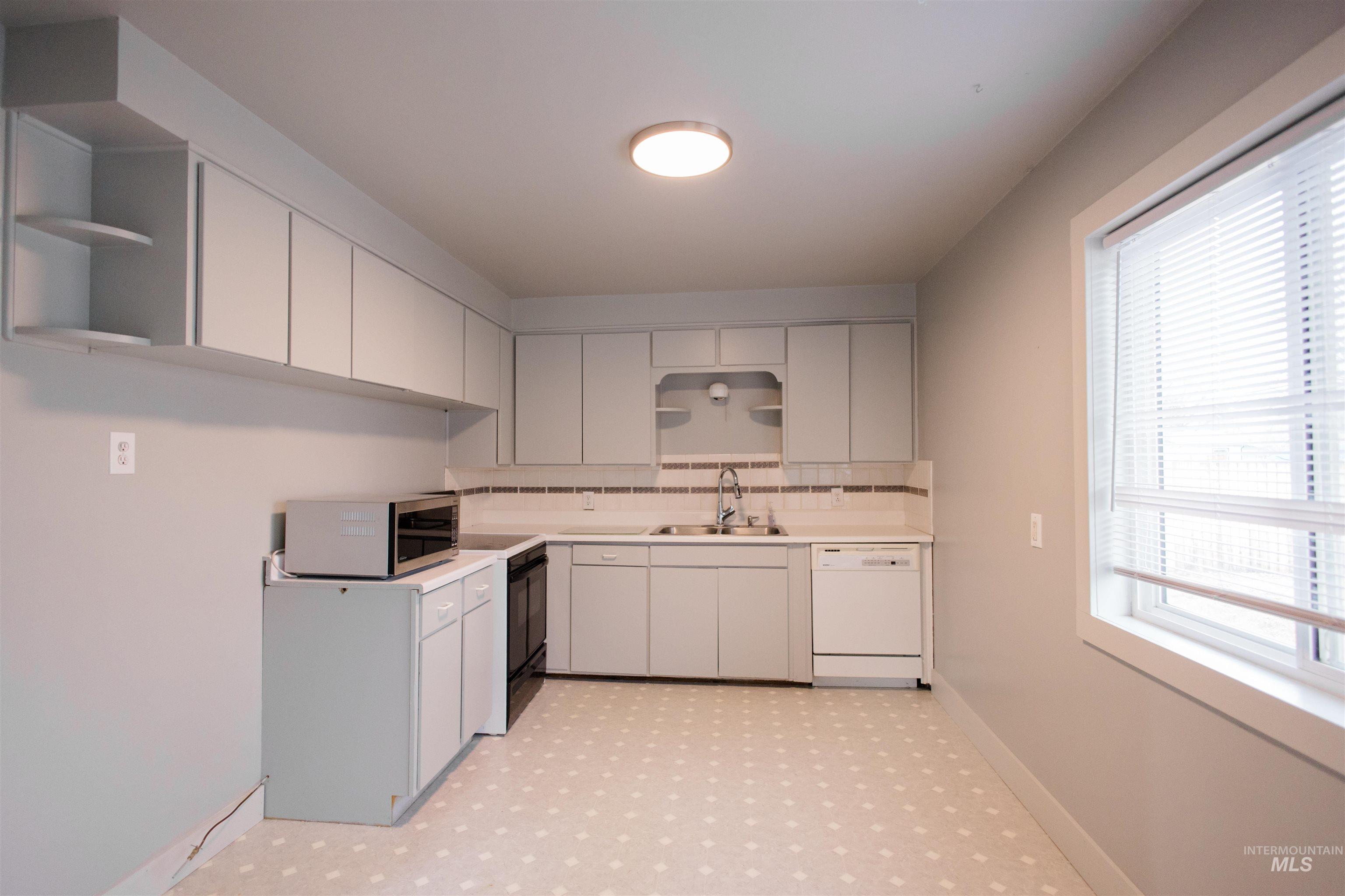 107 Baker Dr., Mountain Home, Idaho 83647, 3 Bedrooms, 1 Bathroom, Residential For Sale, Price $280,000,MLS 98972030