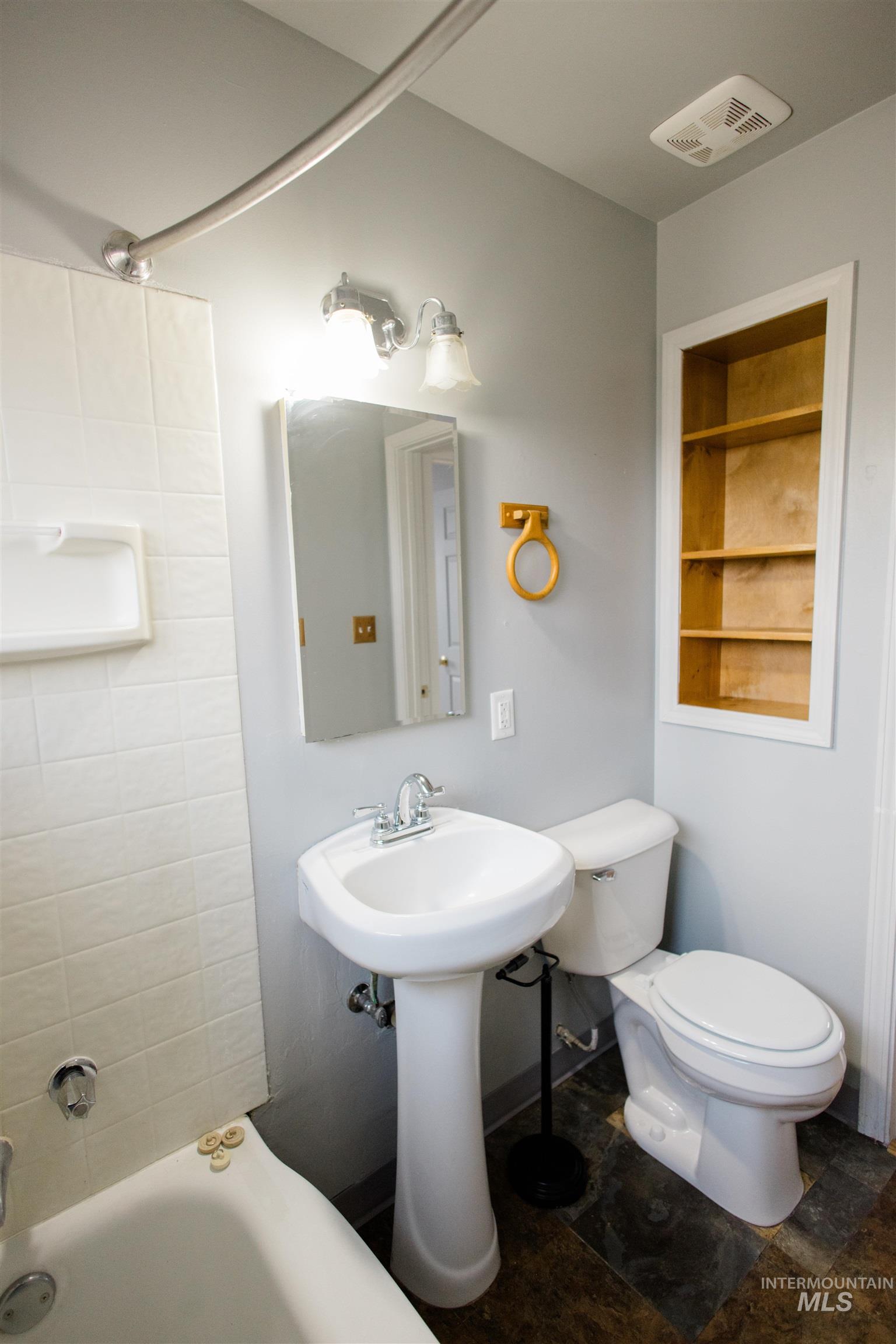 107 Baker Dr., Mountain Home, Idaho 83647, 3 Bedrooms, 1 Bathroom, Residential For Sale, Price $280,000,MLS 98972030