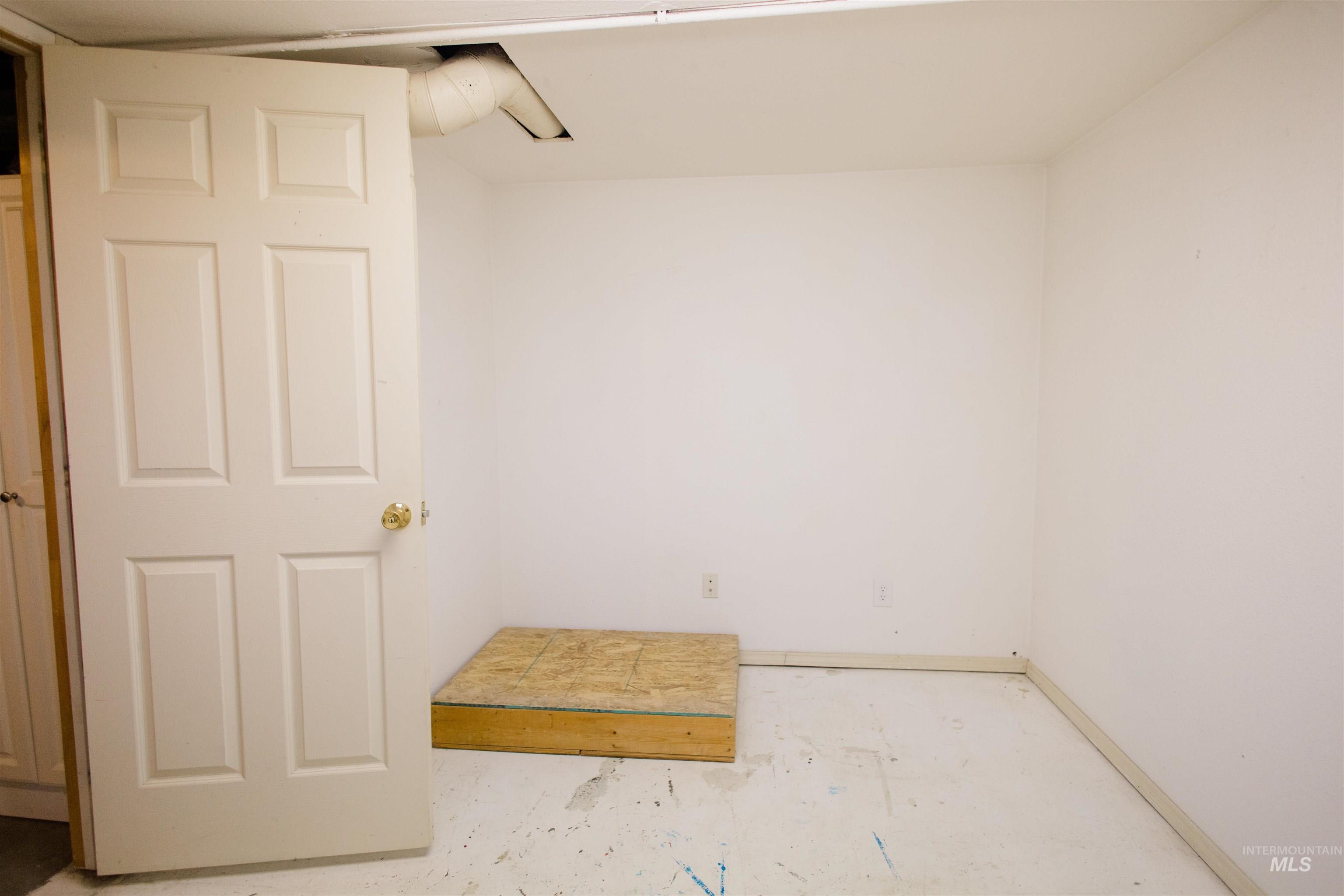 107 Baker Dr., Mountain Home, Idaho 83647, 3 Bedrooms, 1 Bathroom, Residential For Sale, Price $280,000,MLS 98972030