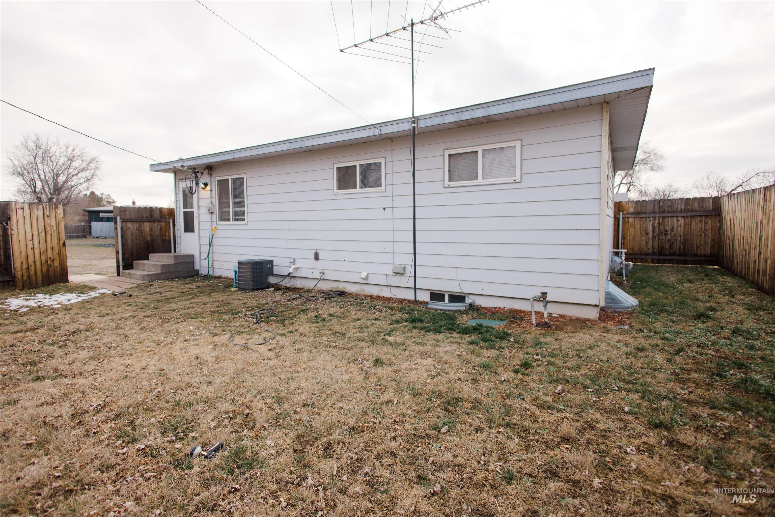 107 Baker Dr., Mountain Home, Idaho 83647, 3 Bedrooms, 1 Bathroom, Residential For Sale, Price $280,000,MLS 98972030