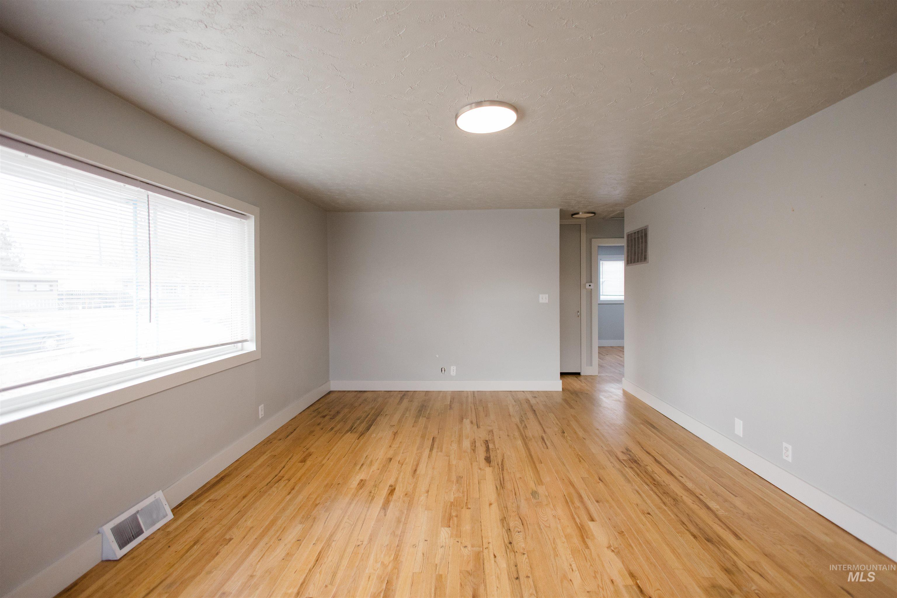 107 Baker Dr., Mountain Home, Idaho 83647, 3 Bedrooms, 1 Bathroom, Residential For Sale, Price $280,000,MLS 98972030