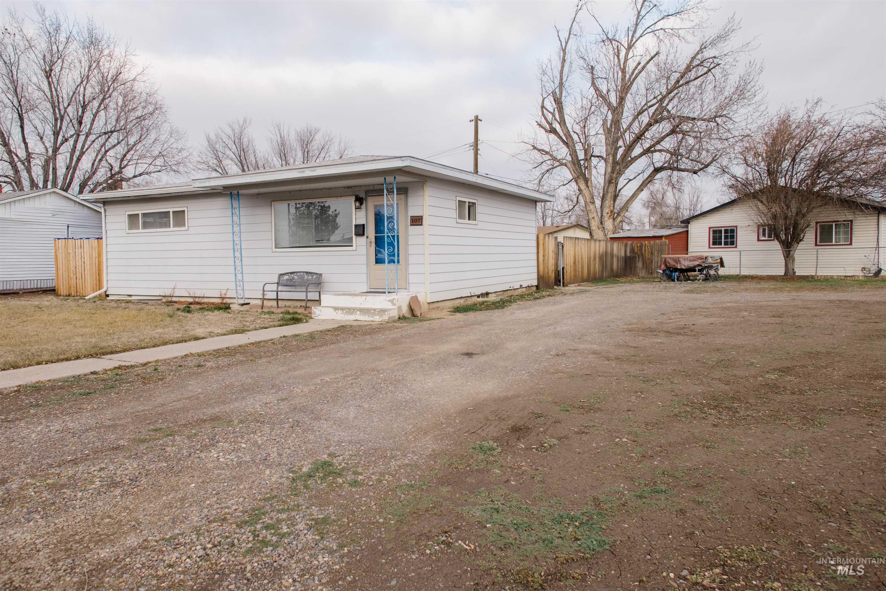 107 Baker Dr., Mountain Home, Idaho 83647, 3 Bedrooms, 1 Bathroom, Residential For Sale, Price $280,000,MLS 98972030