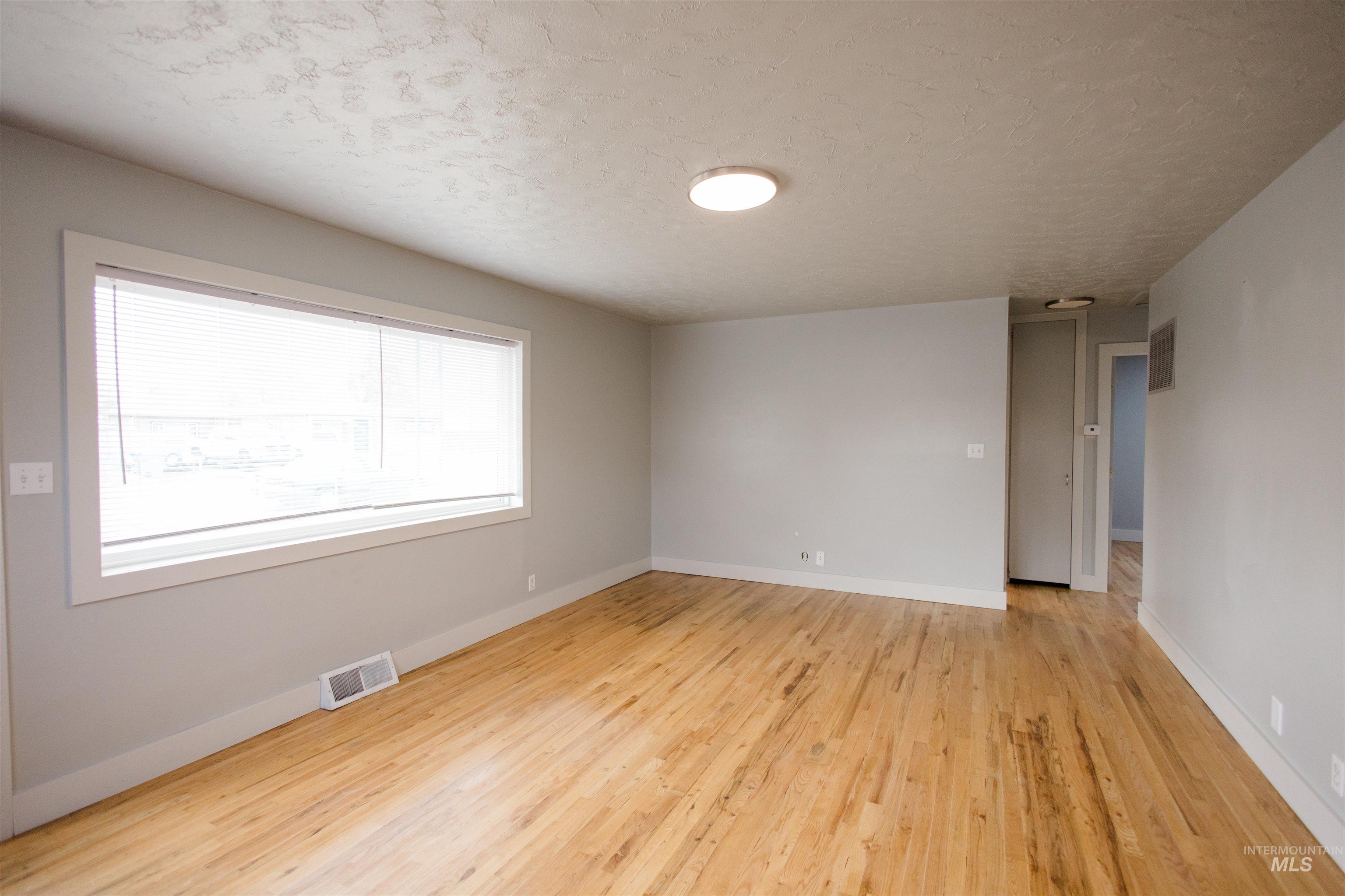 107 Baker Dr., Mountain Home, Idaho 83647, 3 Bedrooms, 1 Bathroom, Residential For Sale, Price $280,000,MLS 98972030