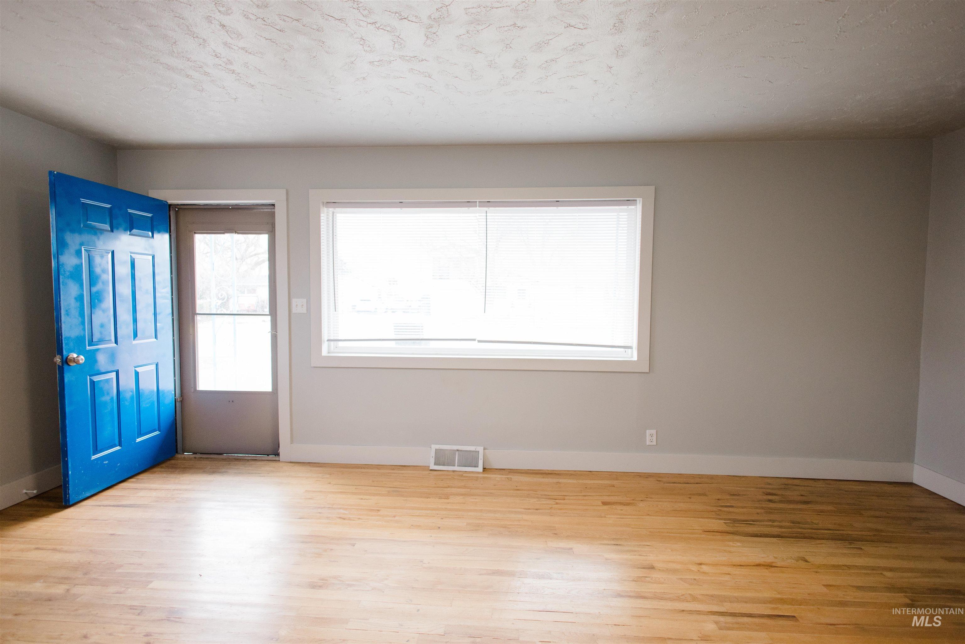 107 Baker Dr., Mountain Home, Idaho 83647, 3 Bedrooms, 1 Bathroom, Residential For Sale, Price $280,000,MLS 98972030