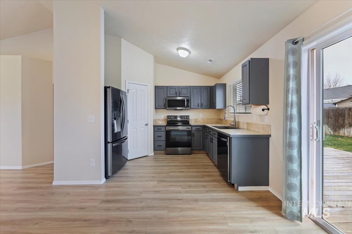 405 Midvale Ave, Caldwell, Idaho 83605, 3 Bedrooms, 2 Bathrooms, Residential For Sale, Price $337,500,MLS 98972034