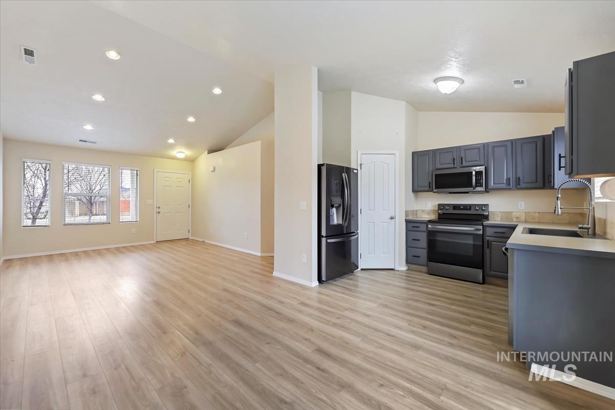 405 Midvale Ave, Caldwell, Idaho 83605, 3 Bedrooms, 2 Bathrooms, Residential For Sale, Price $337,500,MLS 98972034