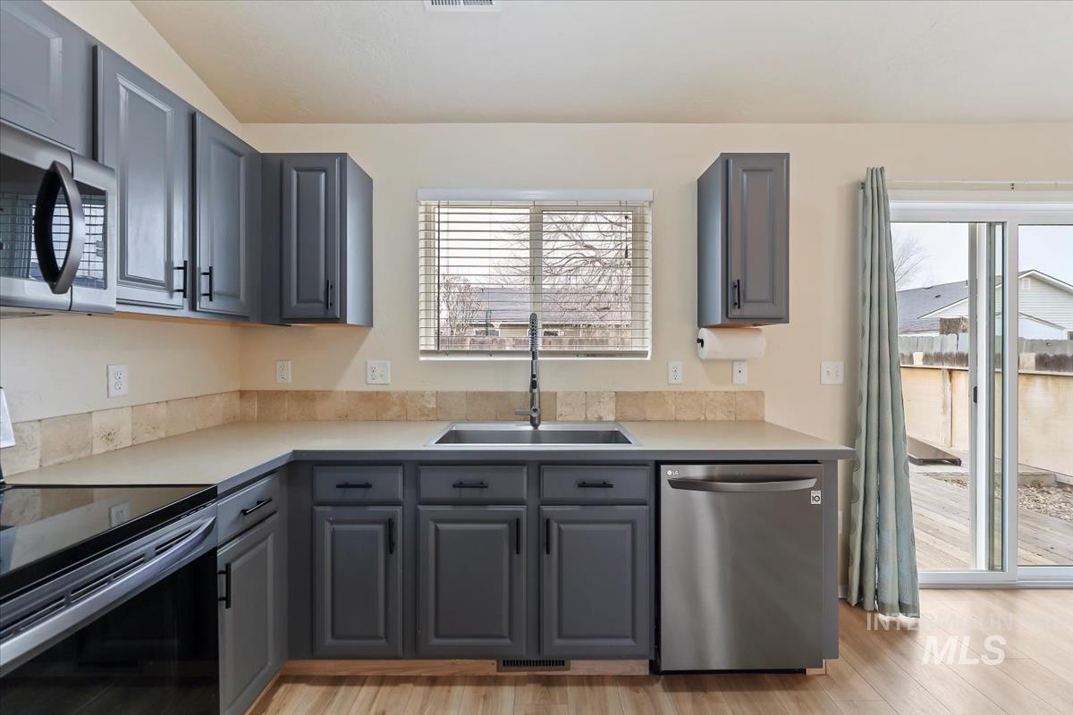 405 Midvale Ave, Caldwell, Idaho 83605, 3 Bedrooms, 2 Bathrooms, Residential For Sale, Price $337,500,MLS 98972034