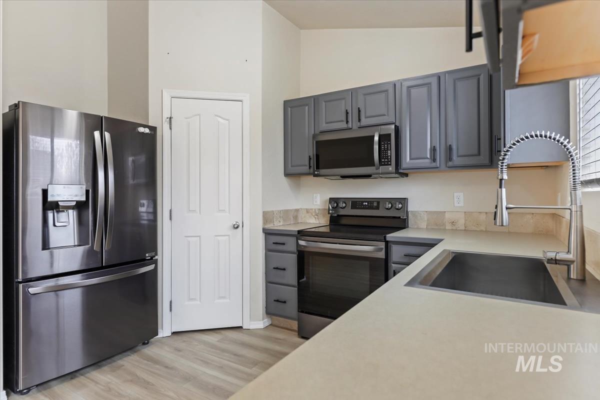 405 Midvale Ave, Caldwell, Idaho 83605, 3 Bedrooms, 2 Bathrooms, Residential For Sale, Price $337,500,MLS 98972034