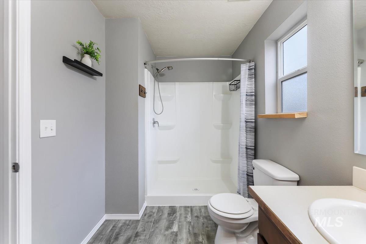 405 Midvale Ave, Caldwell, Idaho 83605, 3 Bedrooms, 2 Bathrooms, Residential For Sale, Price $337,500,MLS 98972034