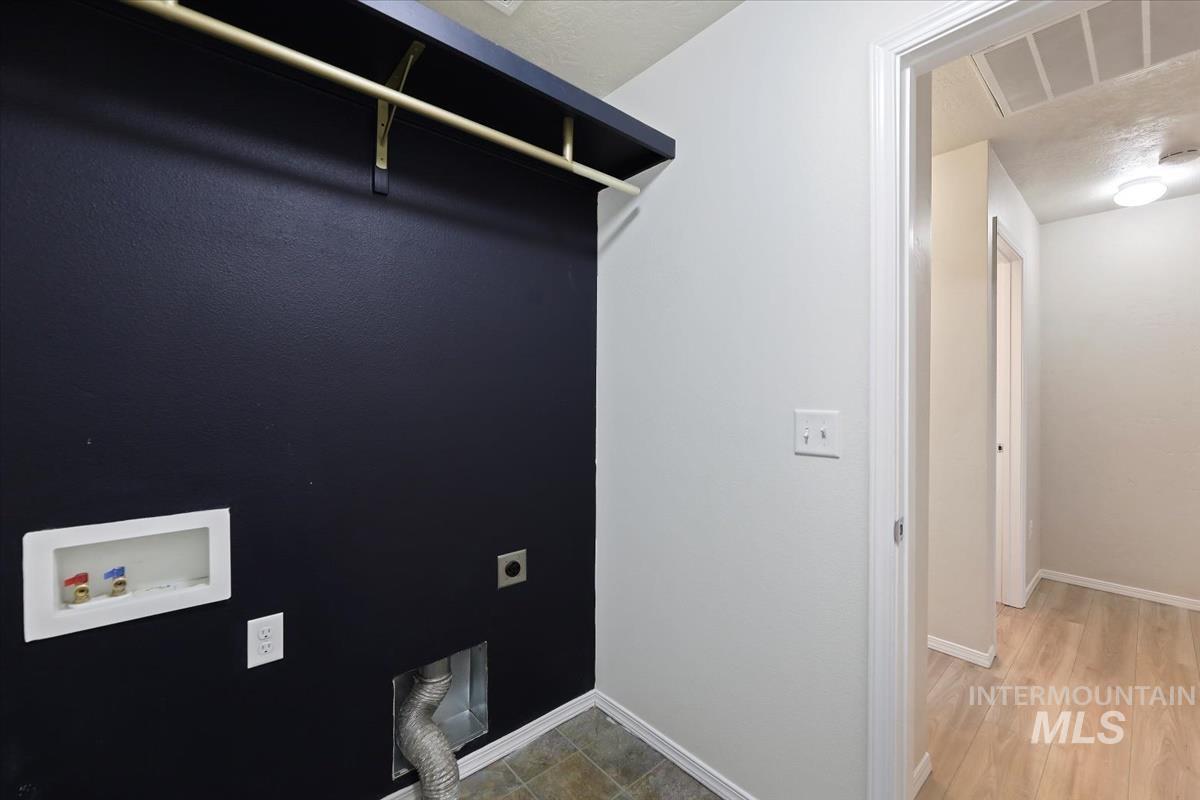 405 Midvale Ave, Caldwell, Idaho 83605, 3 Bedrooms, 2 Bathrooms, Residential For Sale, Price $337,500,MLS 98972034