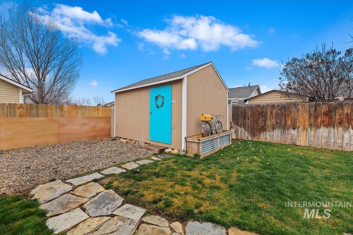 405 Midvale Ave, Caldwell, Idaho 83605, 3 Bedrooms, 2 Bathrooms, Residential For Sale, Price $337,500,MLS 98972034