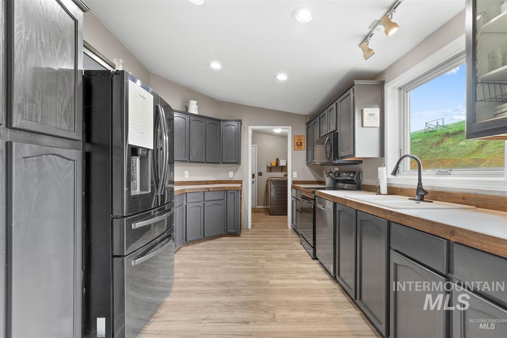 31831 Lonesome Hollow Ln, Lapwai, Idaho 83540, 3 Bedrooms, 2 Bathrooms, Residential For Sale, Price $450,000,MLS 98972035