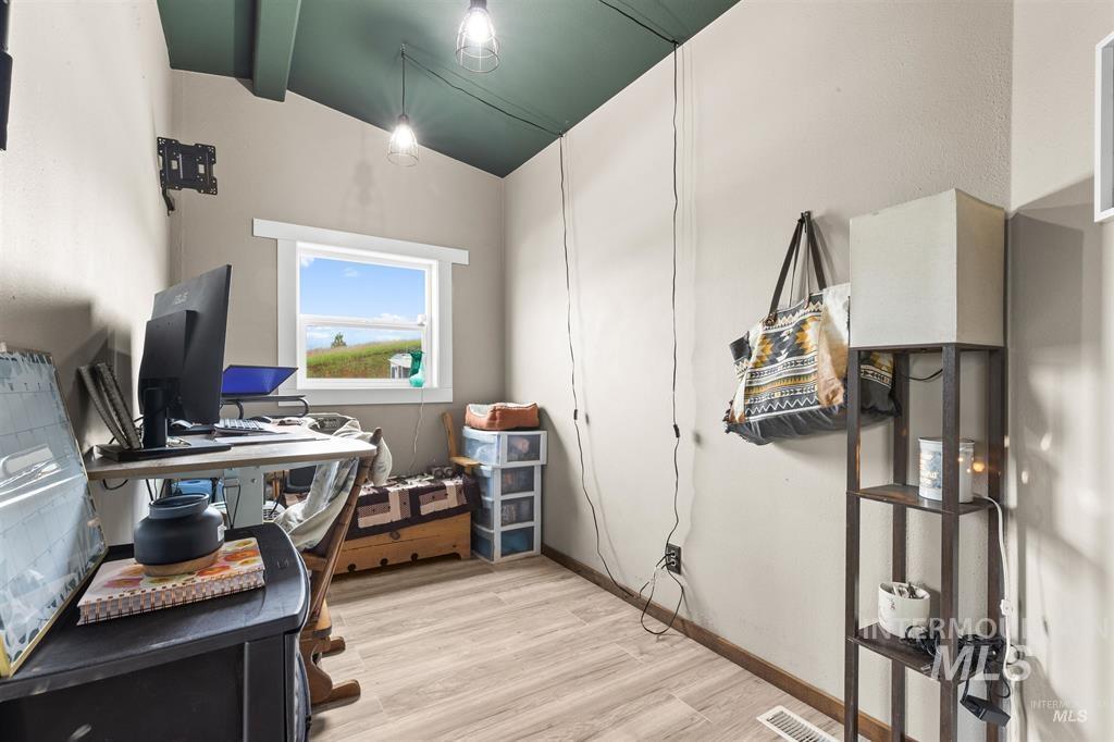 31831 Lonesome Hollow Ln, Lapwai, Idaho 83540, 3 Bedrooms, 2 Bathrooms, Residential For Sale, Price $450,000,MLS 98972035