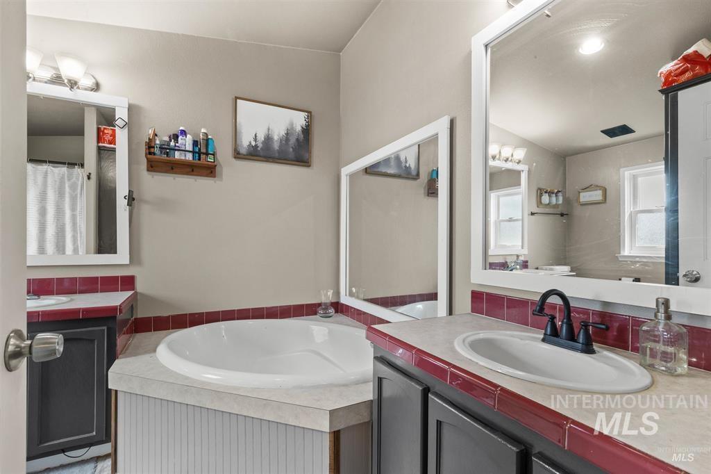 31831 Lonesome Hollow Ln, Lapwai, Idaho 83540, 3 Bedrooms, 2 Bathrooms, Residential For Sale, Price $450,000,MLS 98972035