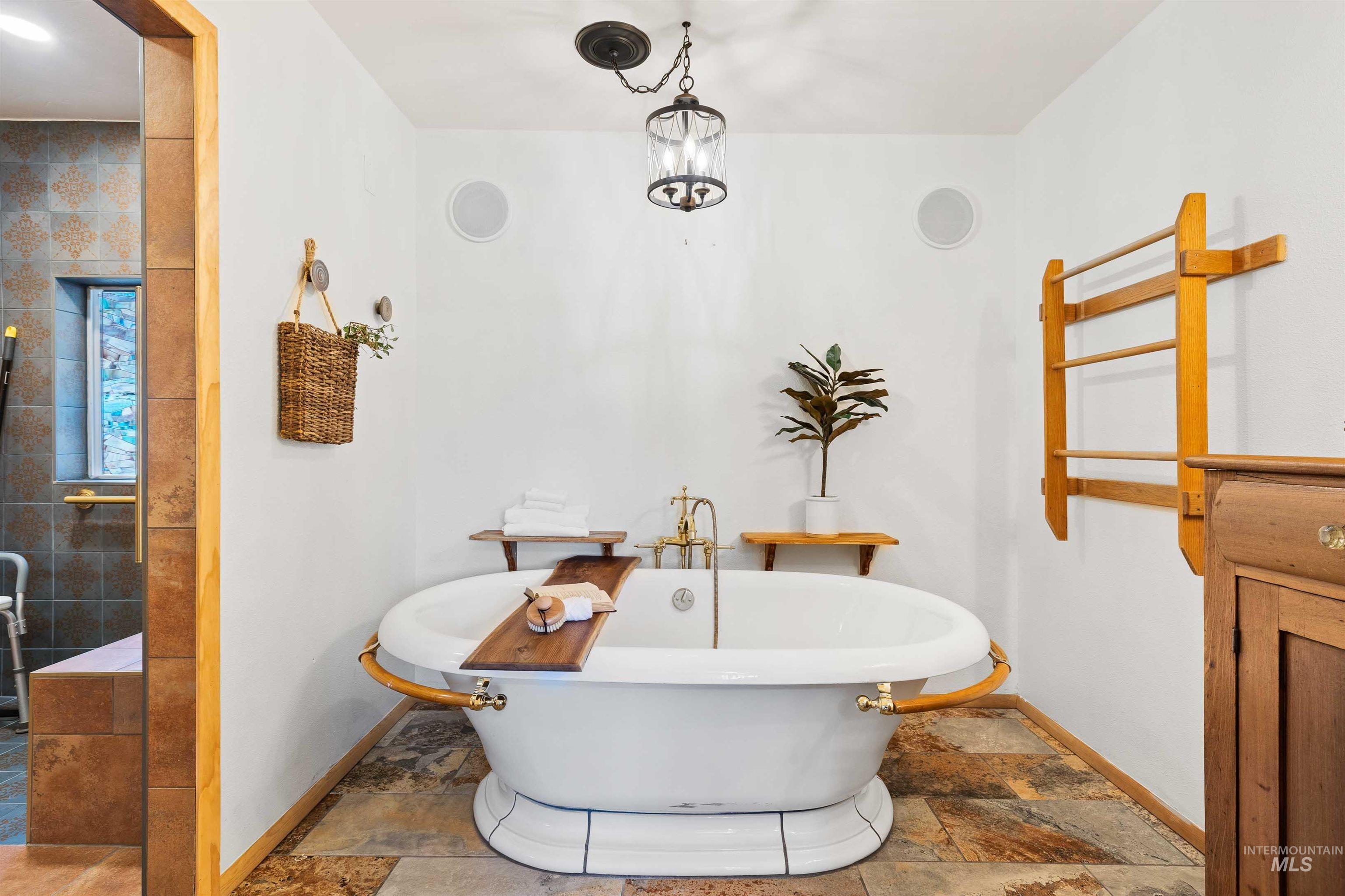 853 Pottery Rd, Bliss, Idaho 83314, 2 Bedrooms, 2.5 Bathrooms, Residential For Sale, Price $895,000,MLS 98972044