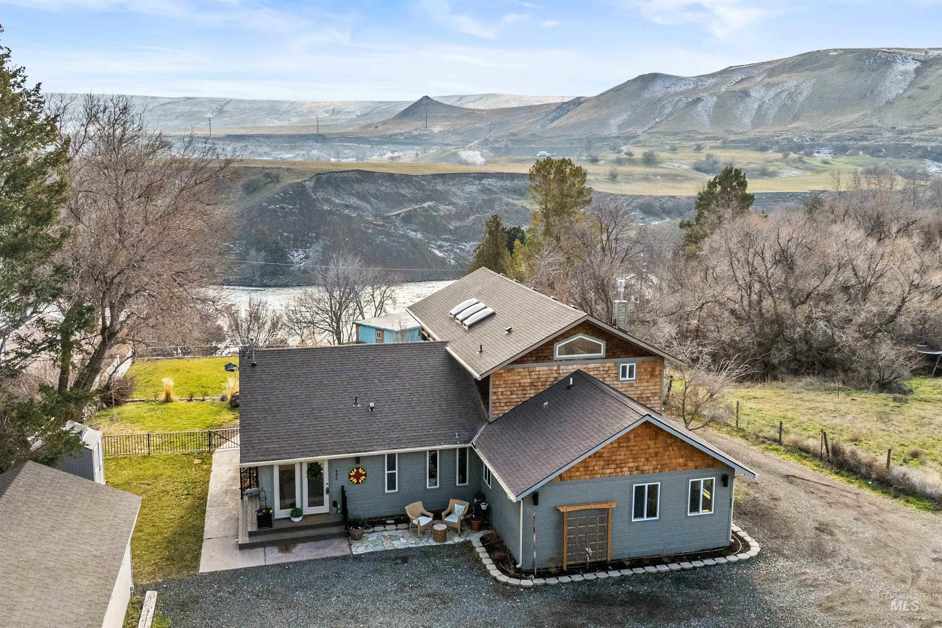 853 Pottery Rd, Bliss, Idaho 83314, 2 Bedrooms, 2.5 Bathrooms, Residential For Sale, Price $760,000,MLS 98972044