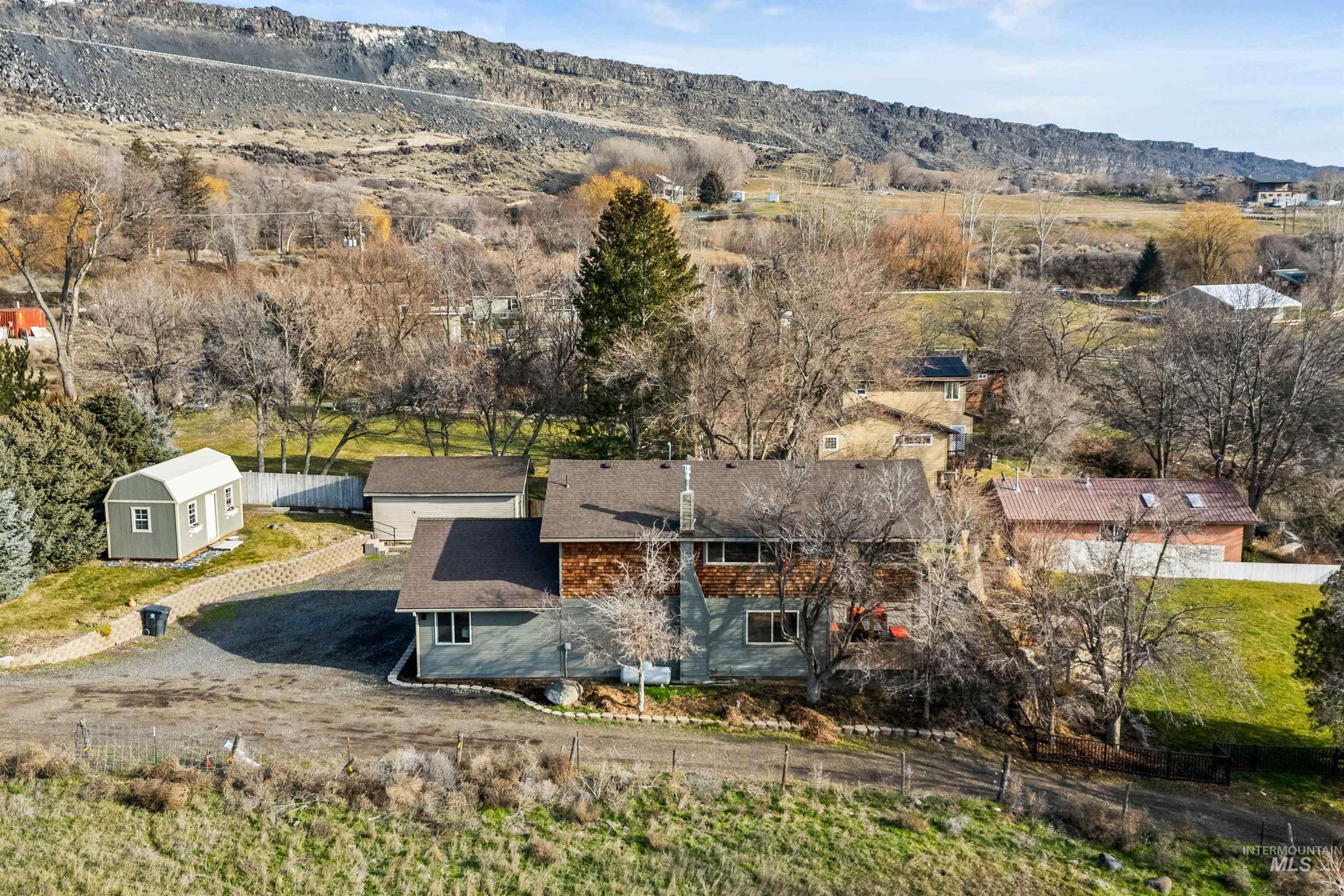 853 Pottery Rd, Bliss, Idaho 83314, 2 Bedrooms, 2.5 Bathrooms, Residential For Sale, Price $895,000,MLS 98972044