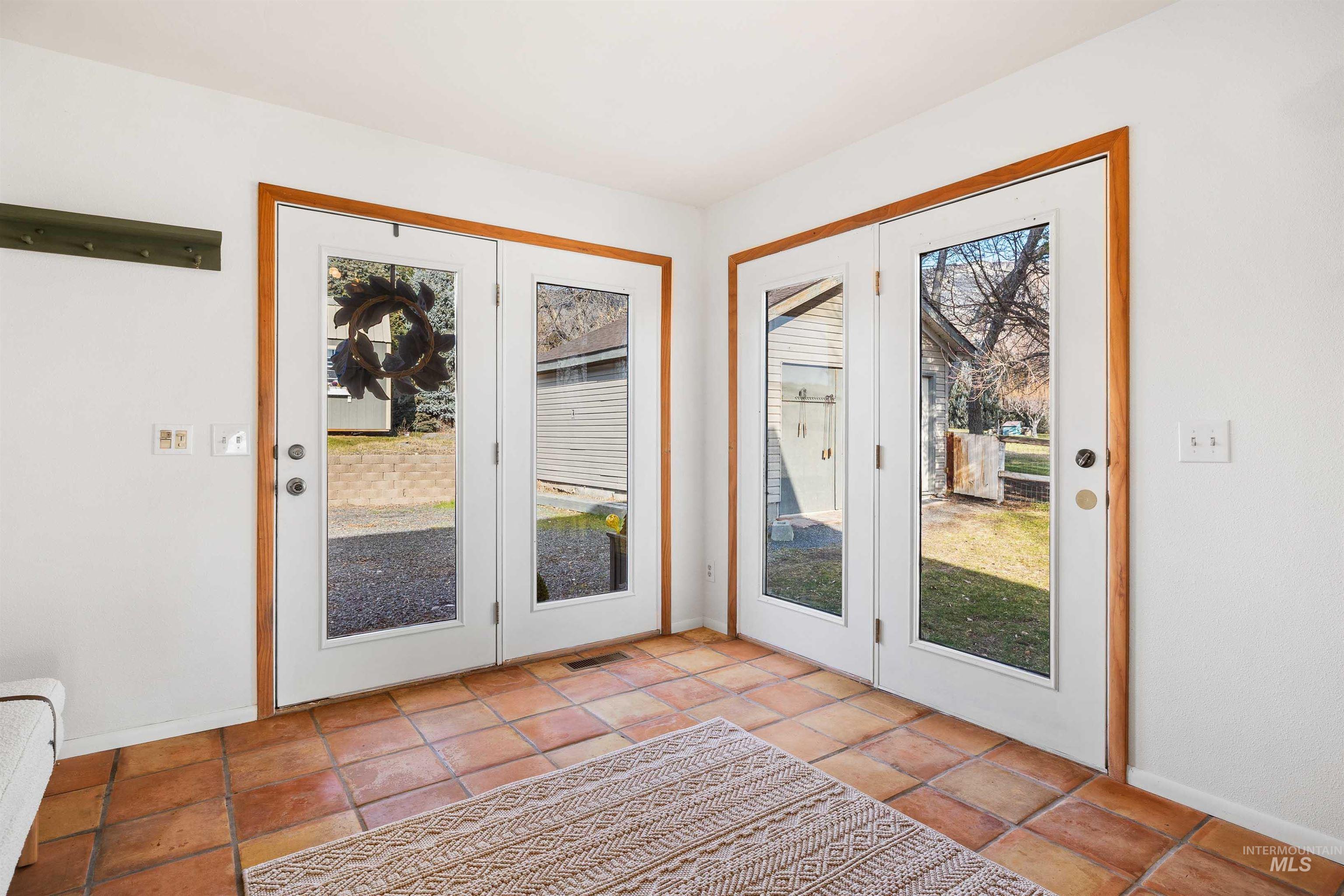 853 Pottery Rd, Bliss, Idaho 83314, 2 Bedrooms, 2.5 Bathrooms, Residential For Sale, Price $760,000,MLS 98972044
