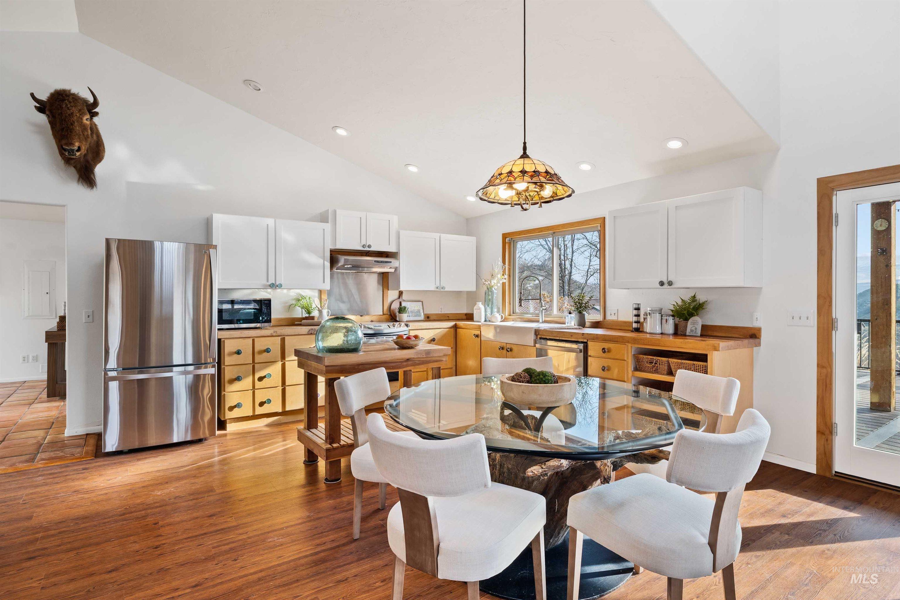 853 Pottery Rd, Bliss, Idaho 83314, 2 Bedrooms, 2.5 Bathrooms, Residential For Sale, Price $895,000,MLS 98972044