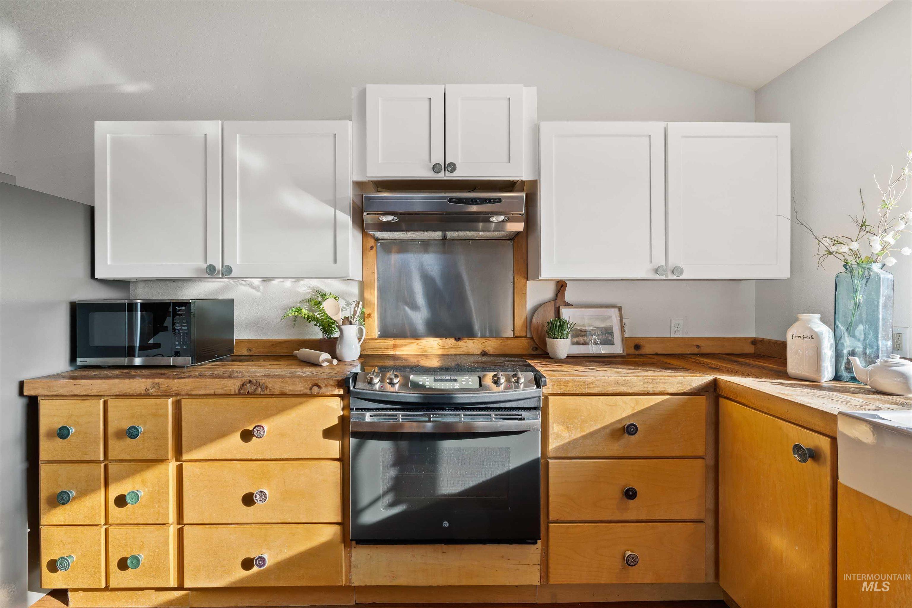 853 Pottery Rd, Bliss, Idaho 83314, 2 Bedrooms, 2.5 Bathrooms, Residential For Sale, Price $895,000,MLS 98972044