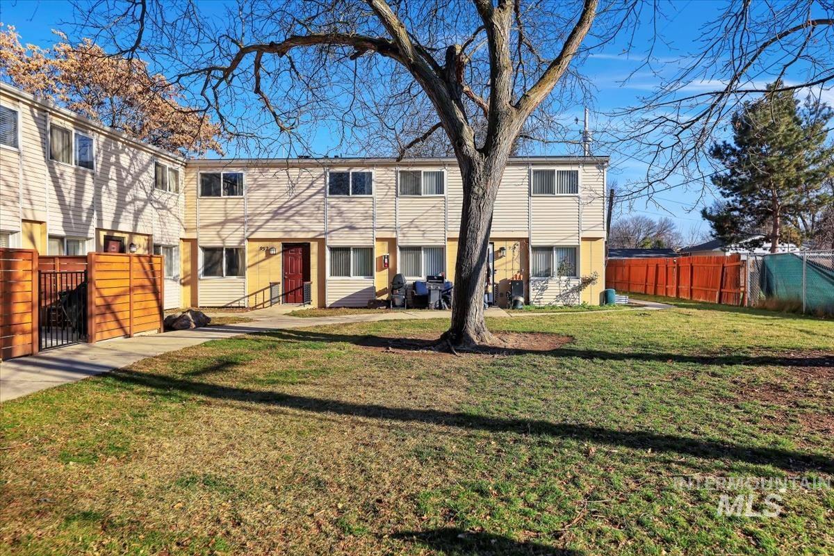 952 S Curtis Rd, Boise, Idaho 83705, 2 Bedrooms, 1.5 Bathrooms, Residential For Sale, Price $260,000,MLS 98972049