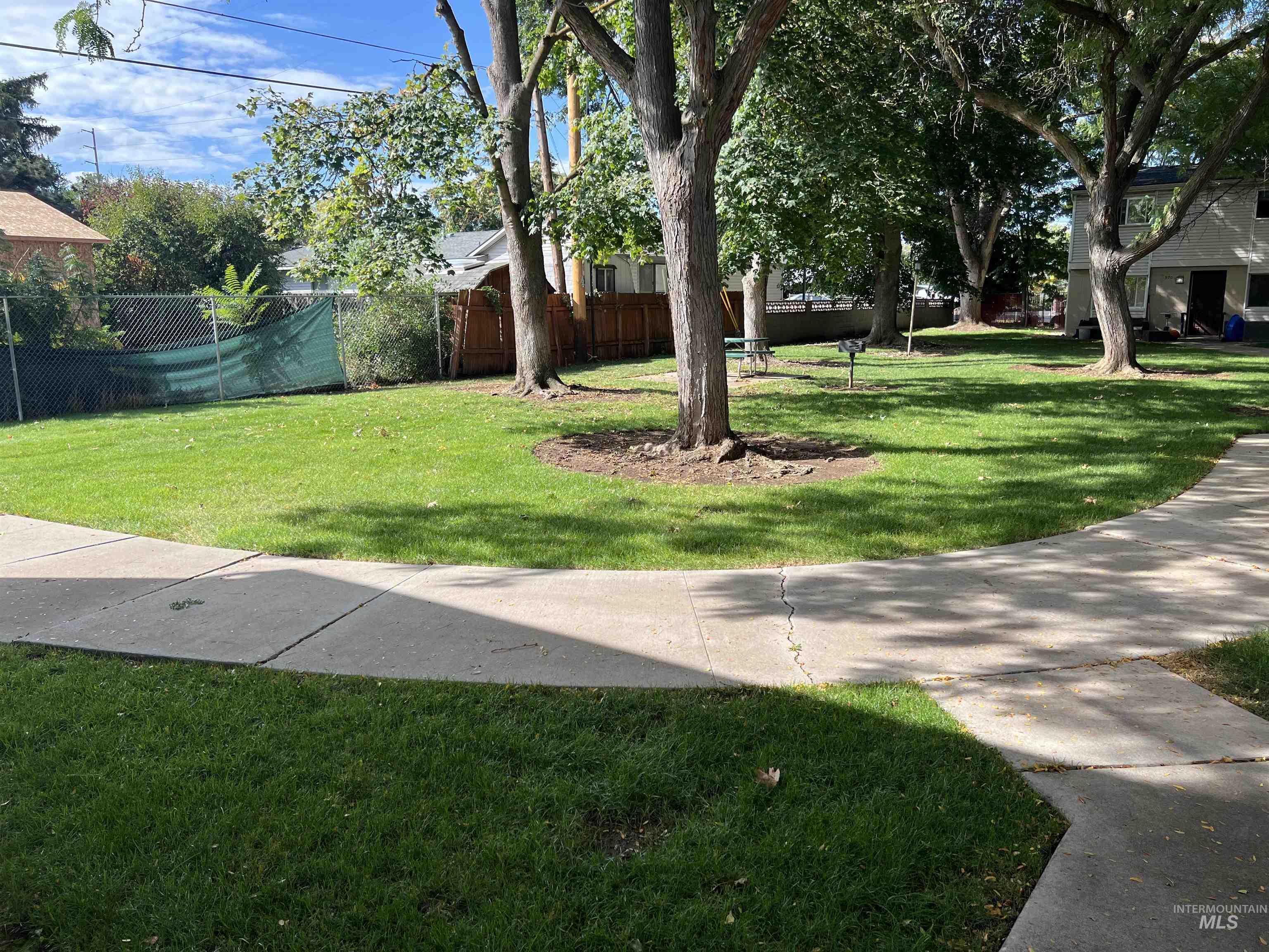 952 S Curtis Rd, Boise, Idaho 83705, 2 Bedrooms, 1.5 Bathrooms, Residential For Sale, Price $260,000,MLS 98972049