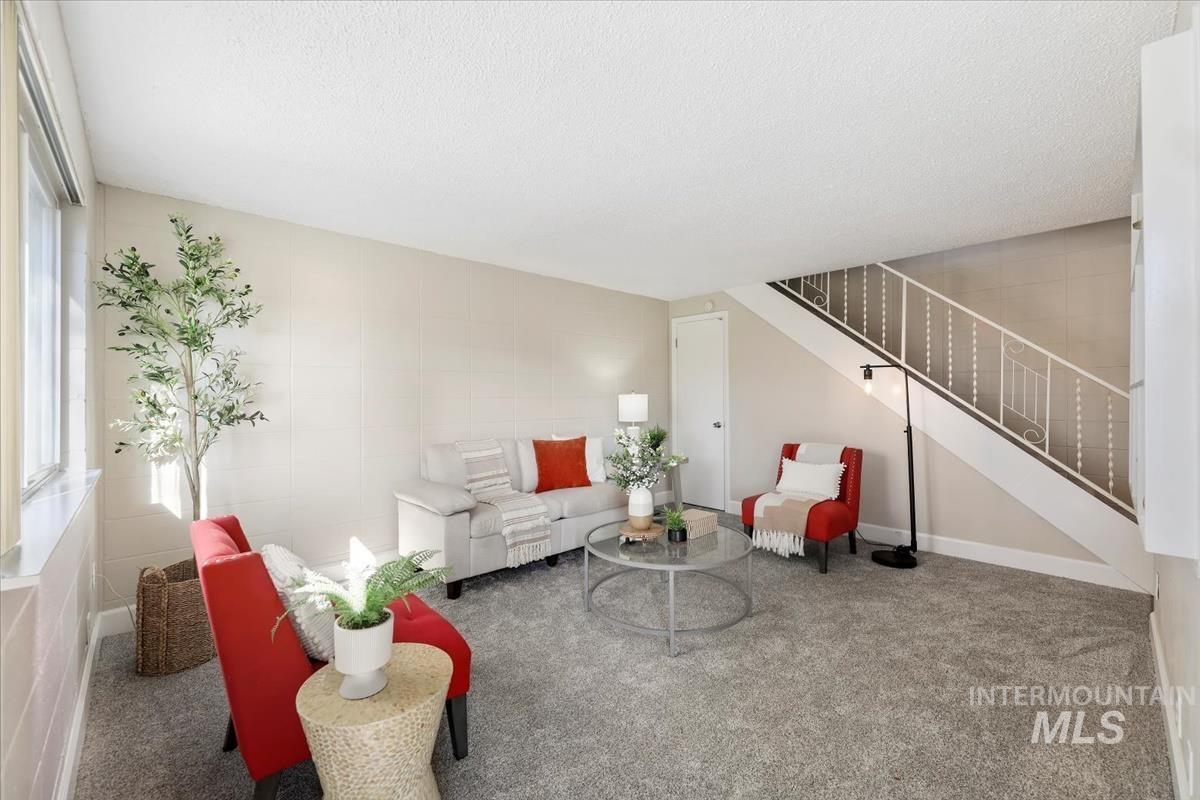 952 S Curtis Rd, Boise, Idaho 83705, 2 Bedrooms, 1.5 Bathrooms, Residential For Sale, Price $260,000,MLS 98972049