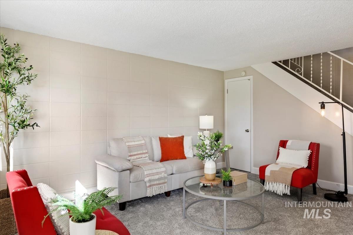 952 S Curtis Rd, Boise, Idaho 83705, 2 Bedrooms, 1.5 Bathrooms, Residential For Sale, Price $260,000,MLS 98972049