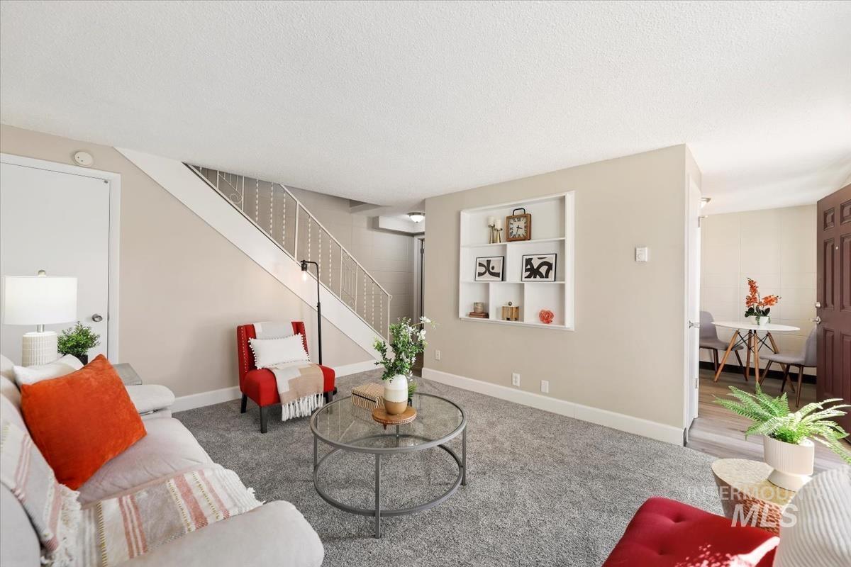 952 S Curtis Rd, Boise, Idaho 83705, 2 Bedrooms, 1.5 Bathrooms, Residential For Sale, Price $260,000,MLS 98972049