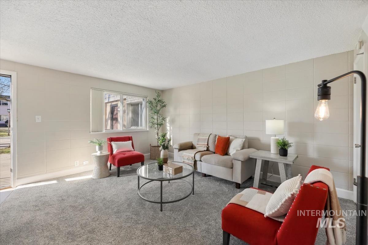 952 S Curtis Rd, Boise, Idaho 83705, 2 Bedrooms, 1.5 Bathrooms, Residential For Sale, Price $260,000,MLS 98972049