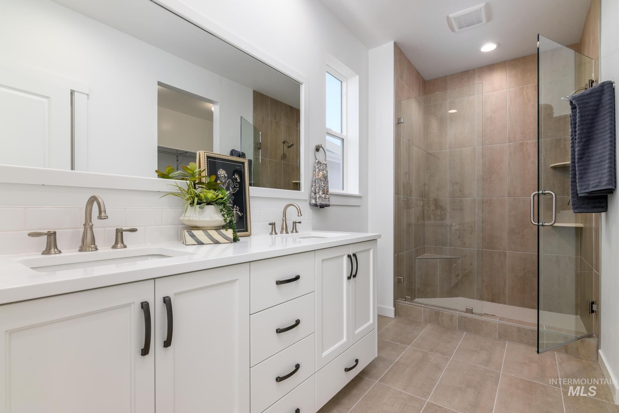 14829 Wing Spread Dr, Caldwell, Idaho 83607, 3 Bedrooms, 2 Bathrooms, Residential For Sale, Price $459,000,MLS 98972053