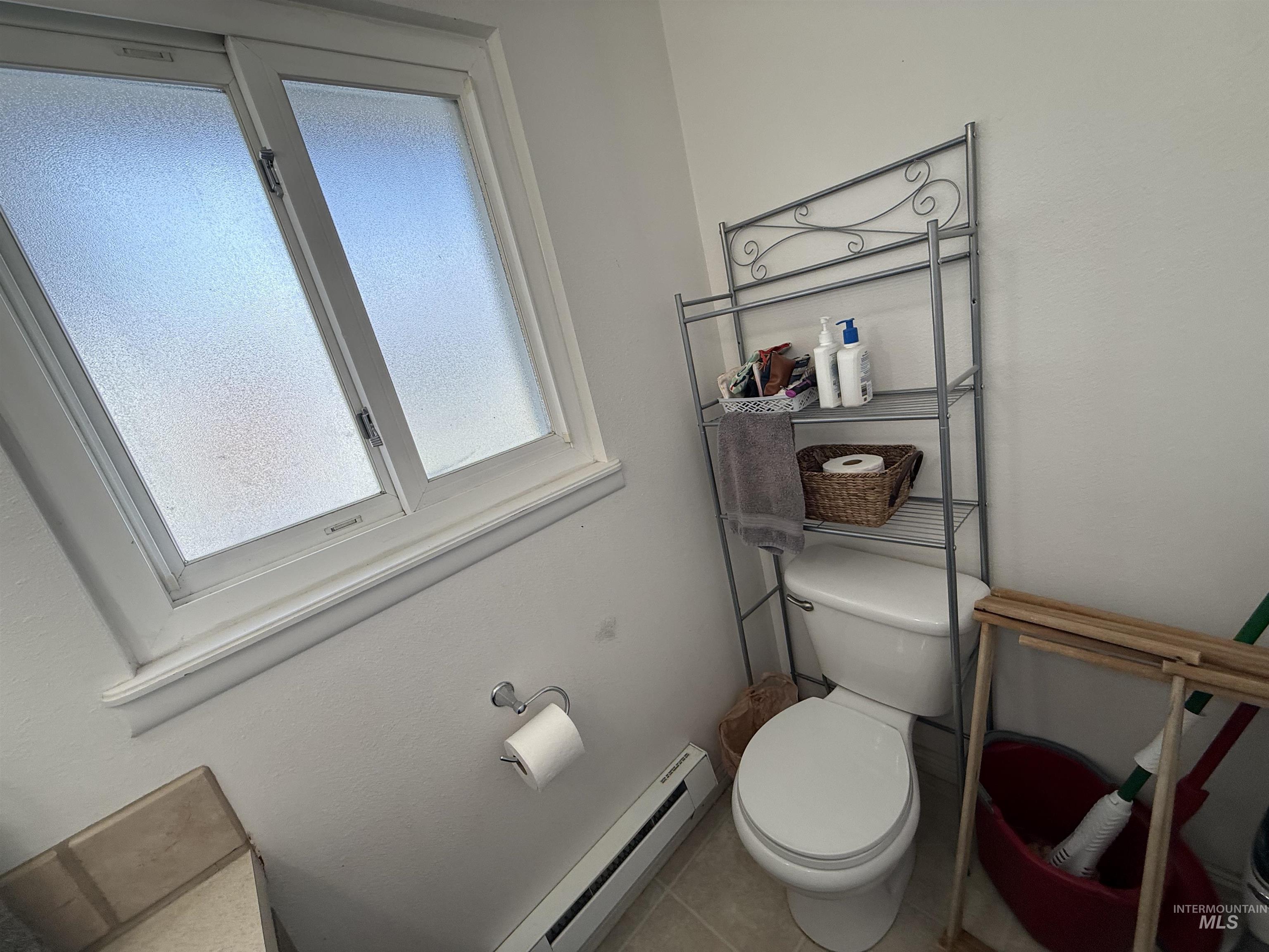 4926 Easy Street, Chubbuck, Idaho 83202, 8 Bedrooms, 3.5 Bathrooms, Residential For Sale, Price $439,900,MLS 98972055