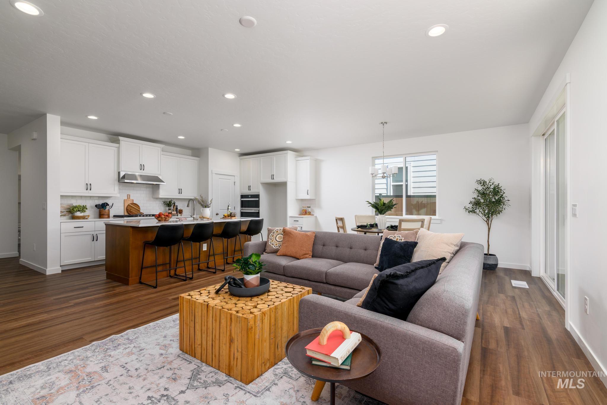 14879 Brown Pelican St, Caldwell, Idaho 83607, 3 Bedrooms, 2 Bathrooms, Residential For Sale, Price $404,000,MLS 98972056