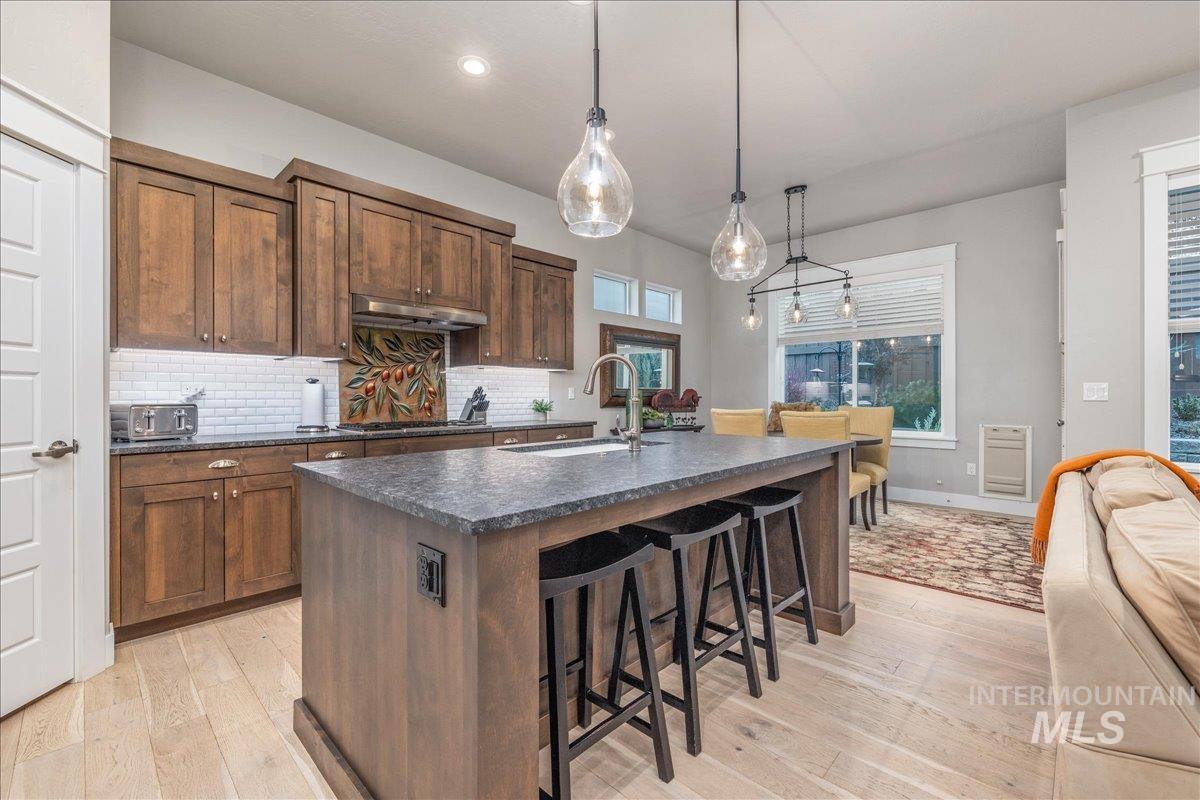 6184 N Borgnine Ln, Meridian, Idaho 83646, 3 Bedrooms, 2 Bathrooms, Residential For Sale, Price $535,000,MLS 98972063