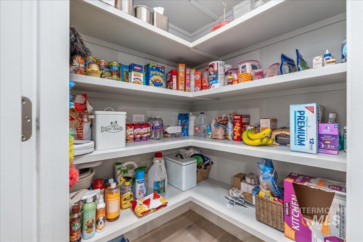 6184 N Borgnine Ln, Meridian, Idaho 83646, 3 Bedrooms, 2 Bathrooms, Residential For Sale, Price $535,000,MLS 98972063