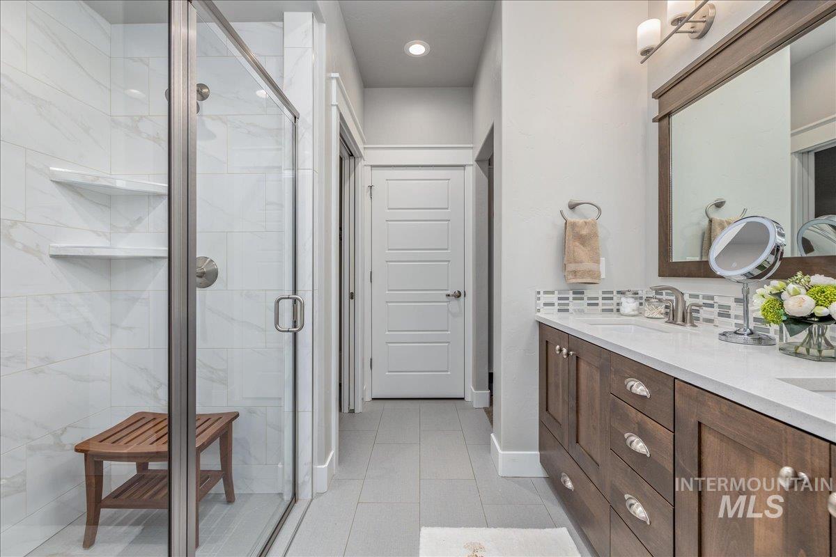 6184 N Borgnine Ln, Meridian, Idaho 83646, 3 Bedrooms, 2 Bathrooms, Residential For Sale, Price $535,000,MLS 98972063