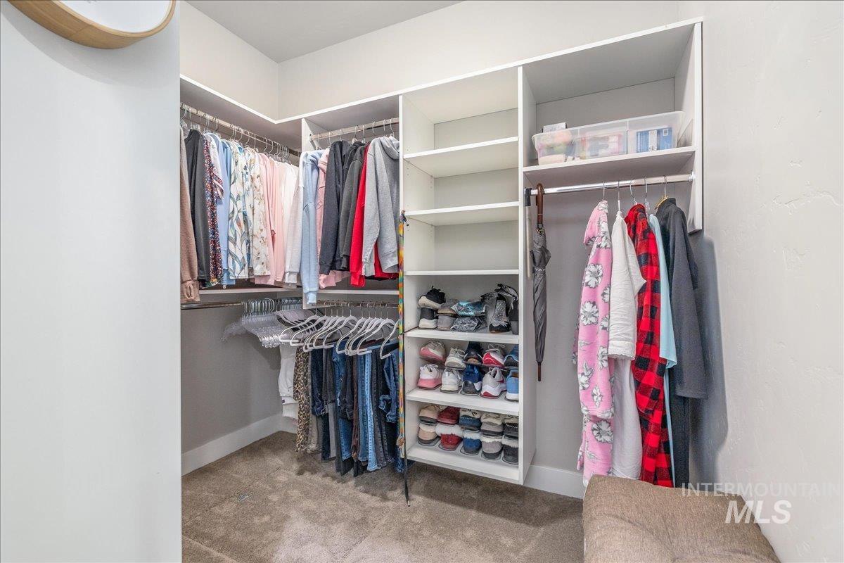 6184 N Borgnine Ln, Meridian, Idaho 83646, 3 Bedrooms, 2 Bathrooms, Residential For Sale, Price $535,000,MLS 98972063