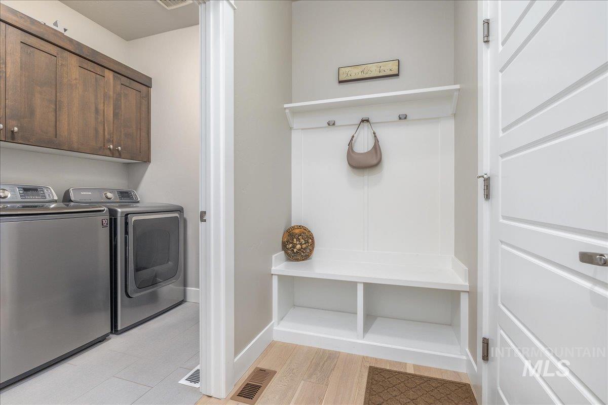 6184 N Borgnine Ln, Meridian, Idaho 83646, 3 Bedrooms, 2 Bathrooms, Residential For Sale, Price $535,000,MLS 98972063