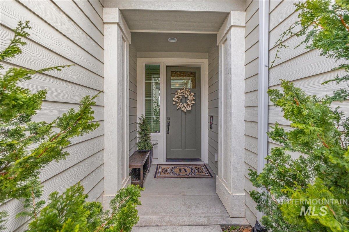 6184 N Borgnine Ln, Meridian, Idaho 83646, 3 Bedrooms, 2 Bathrooms, Residential For Sale, Price $535,000,MLS 98972063