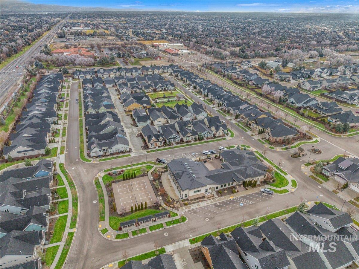 6184 N Borgnine Ln, Meridian, Idaho 83646, 3 Bedrooms, 2 Bathrooms, Residential For Sale, Price $535,000,MLS 98972063