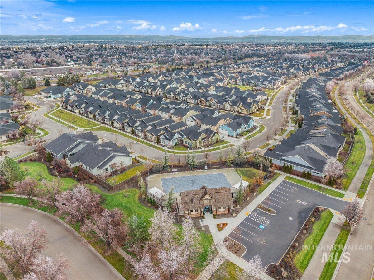 6184 N Borgnine Ln, Meridian, Idaho 83646, 3 Bedrooms, 2 Bathrooms, Residential For Sale, Price $535,000,MLS 98972063