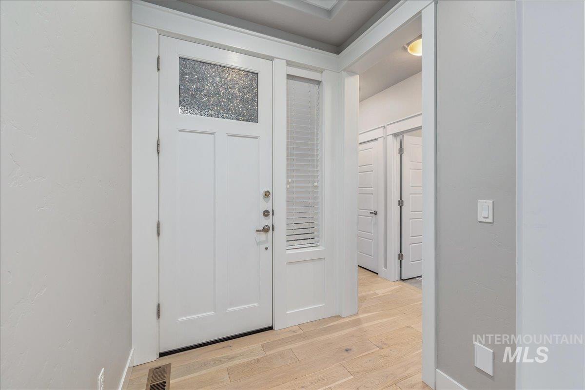 6184 N Borgnine Ln, Meridian, Idaho 83646, 3 Bedrooms, 2 Bathrooms, Residential For Sale, Price $535,000,MLS 98972063