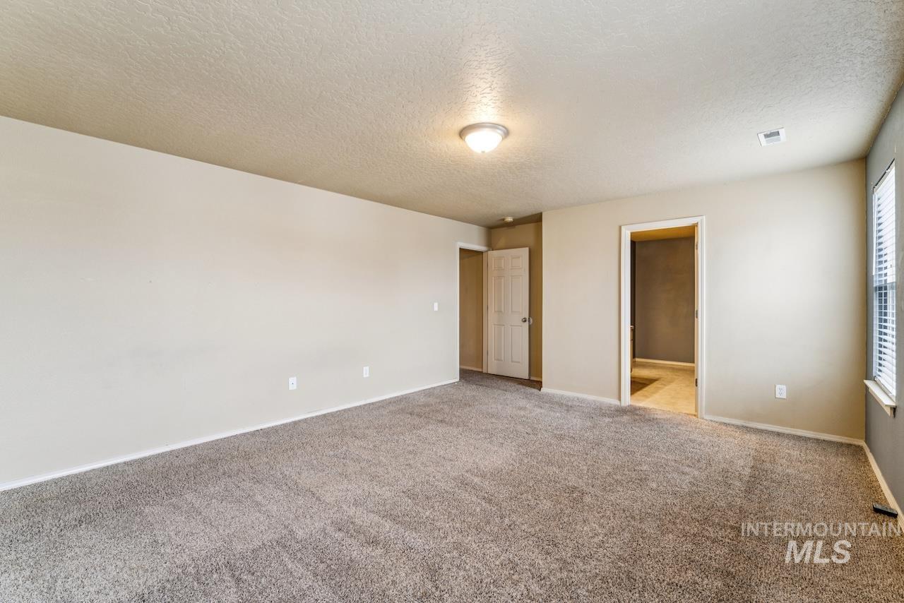 118 Parkland Way, Caldwell, Idaho 83605-0000, 5 Bedrooms, 2.5 Bathrooms, Residential For Sale, Price $399,000,MLS 98972064