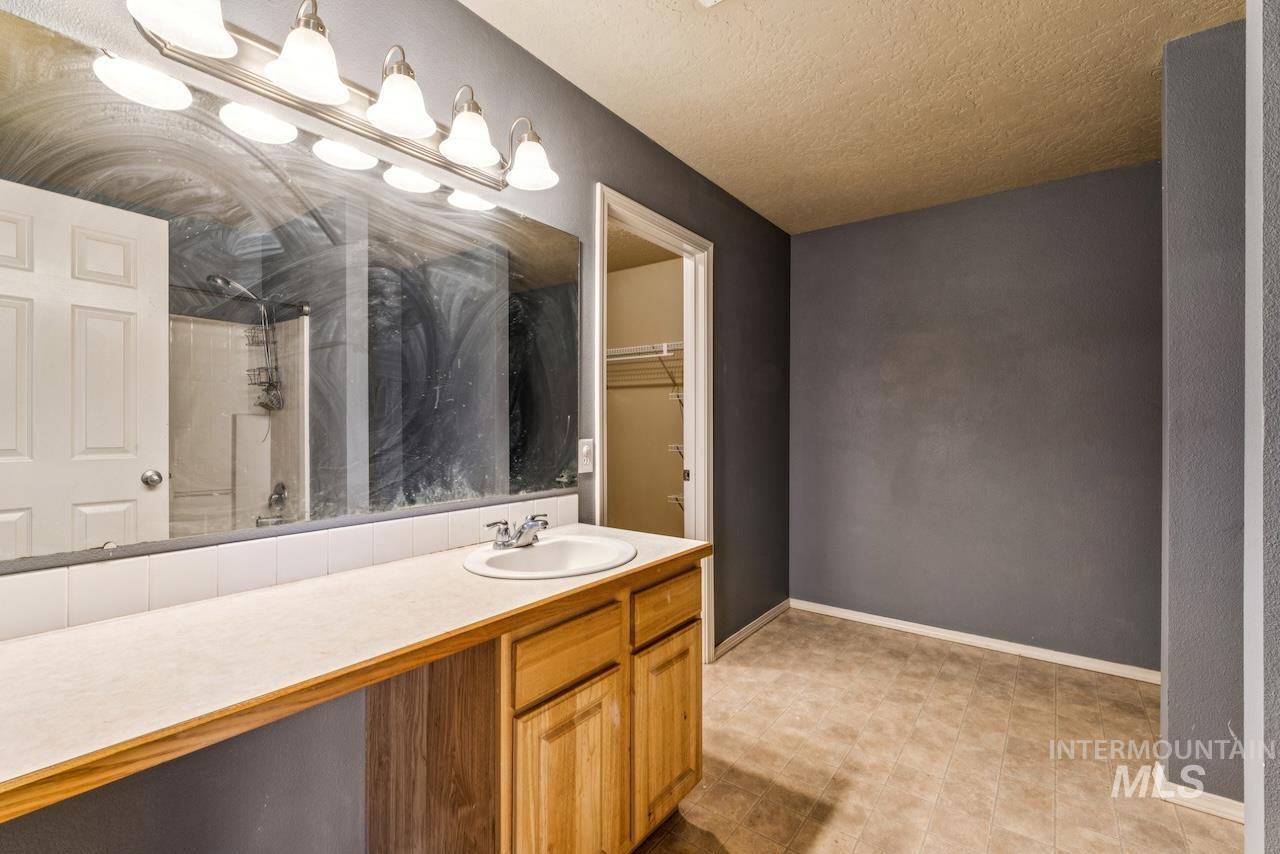 118 Parkland Way, Caldwell, Idaho 83605-0000, 5 Bedrooms, 2.5 Bathrooms, Residential For Sale, Price $399,000,MLS 98972064