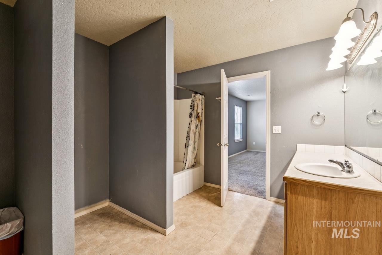 118 Parkland Way, Caldwell, Idaho 83605-0000, 5 Bedrooms, 2.5 Bathrooms, Residential For Sale, Price $399,000,MLS 98972064