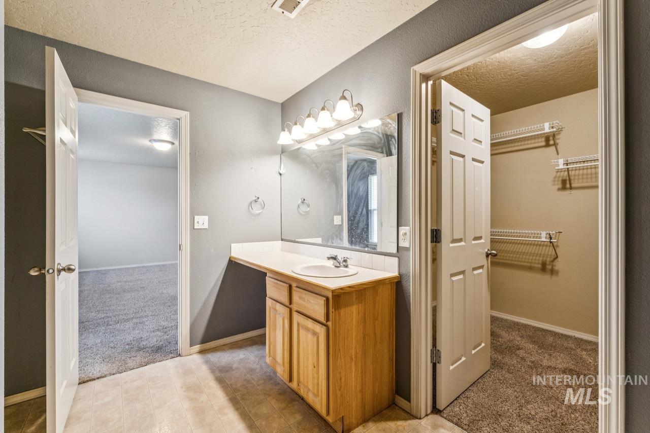 118 Parkland Way, Caldwell, Idaho 83605-0000, 5 Bedrooms, 2.5 Bathrooms, Residential For Sale, Price $399,000,MLS 98972064