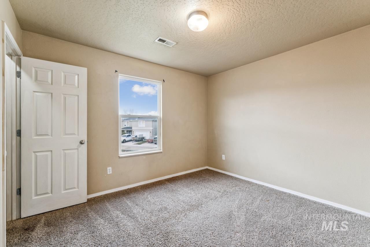 118 Parkland Way, Caldwell, Idaho 83605-0000, 5 Bedrooms, 2.5 Bathrooms, Residential For Sale, Price $399,000,MLS 98972064